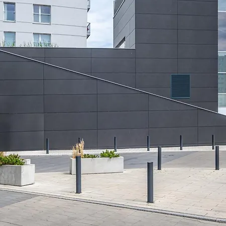 Lily - Close To Centre And Airport Apartment *