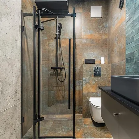 Lily - Close To Centre And Airport *