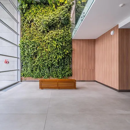 Lily - Close To Centre And Airport شقة